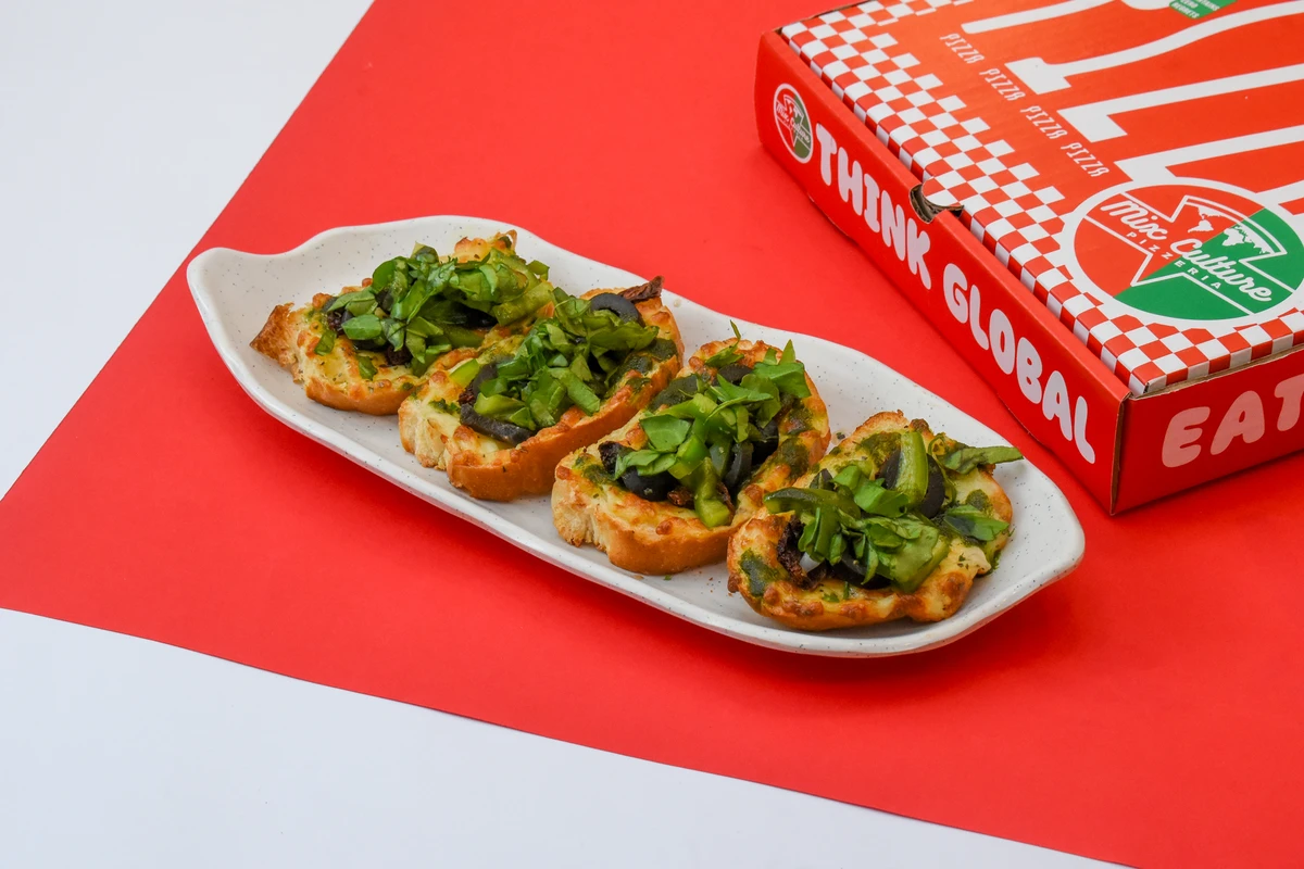 Masala Garlic Bread (Bun)